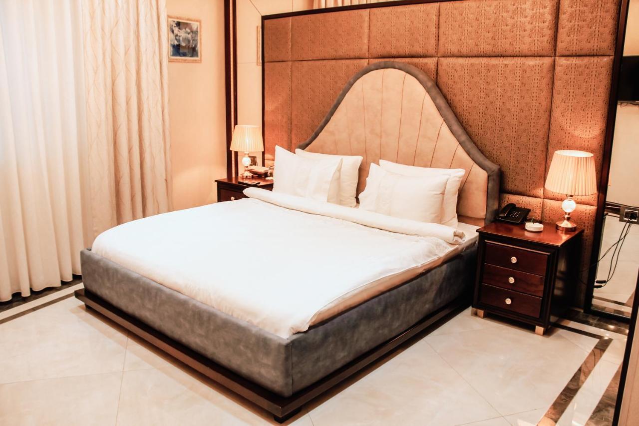 Iron Hotel Hokmeli Luaran gambar