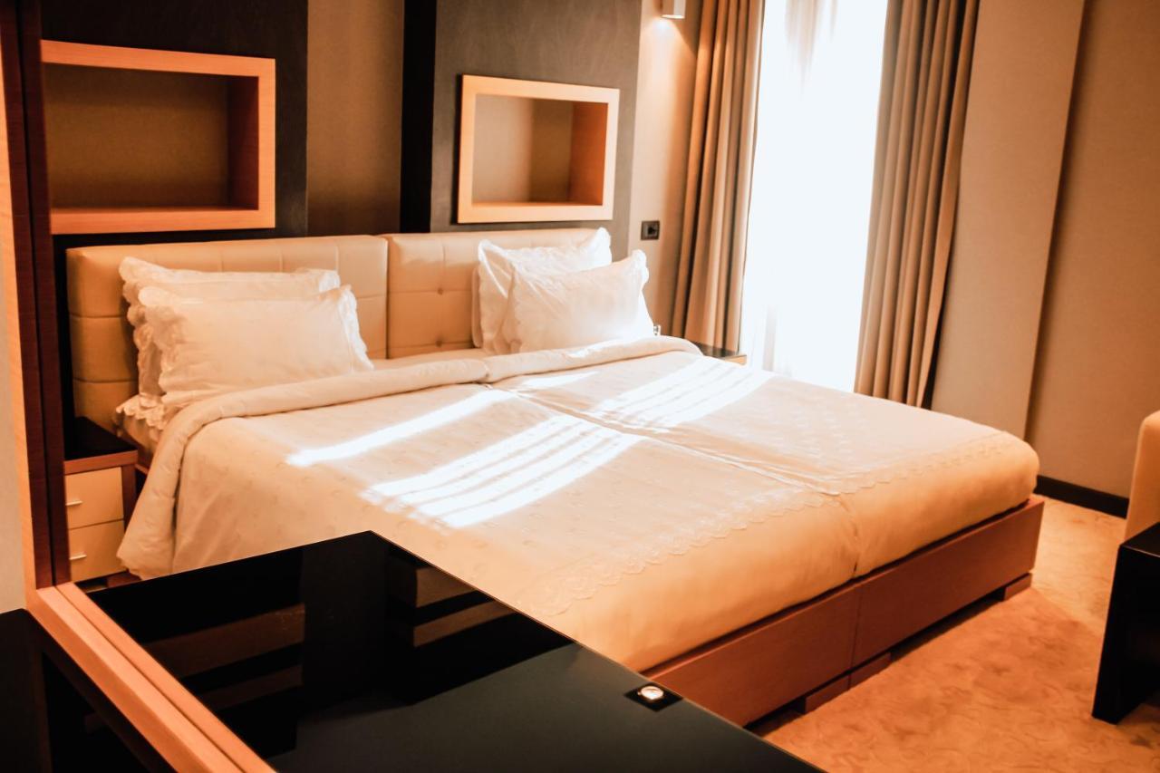 Iron Hotel Hokmeli Luaran gambar