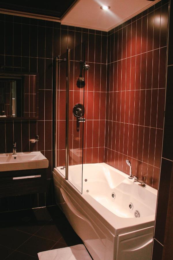Iron Hotel Hokmeli Luaran gambar