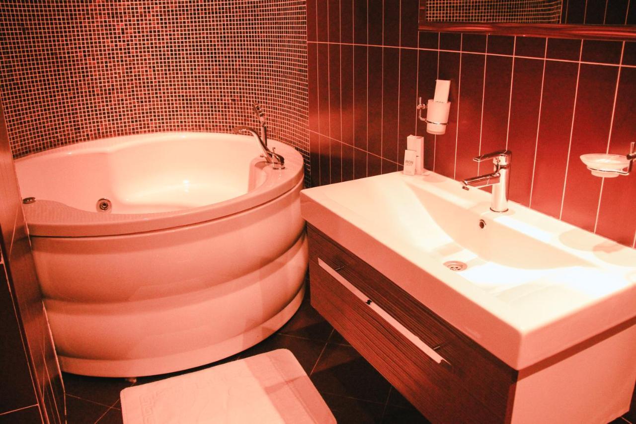Iron Hotel Hokmeli Luaran gambar