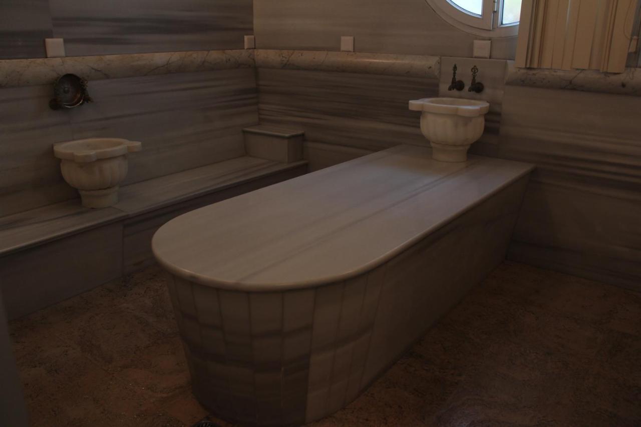 Iron Hotel Hokmeli Luaran gambar