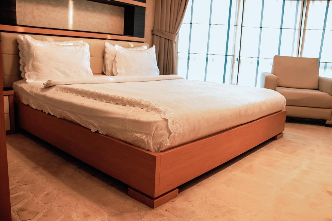 Iron Hotel Hokmeli Luaran gambar