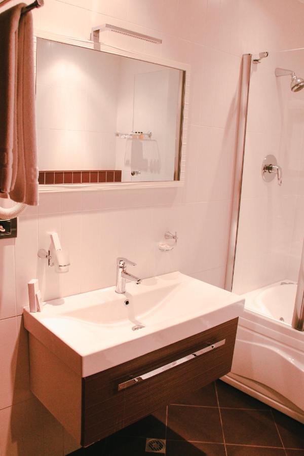Iron Hotel Hokmeli Luaran gambar