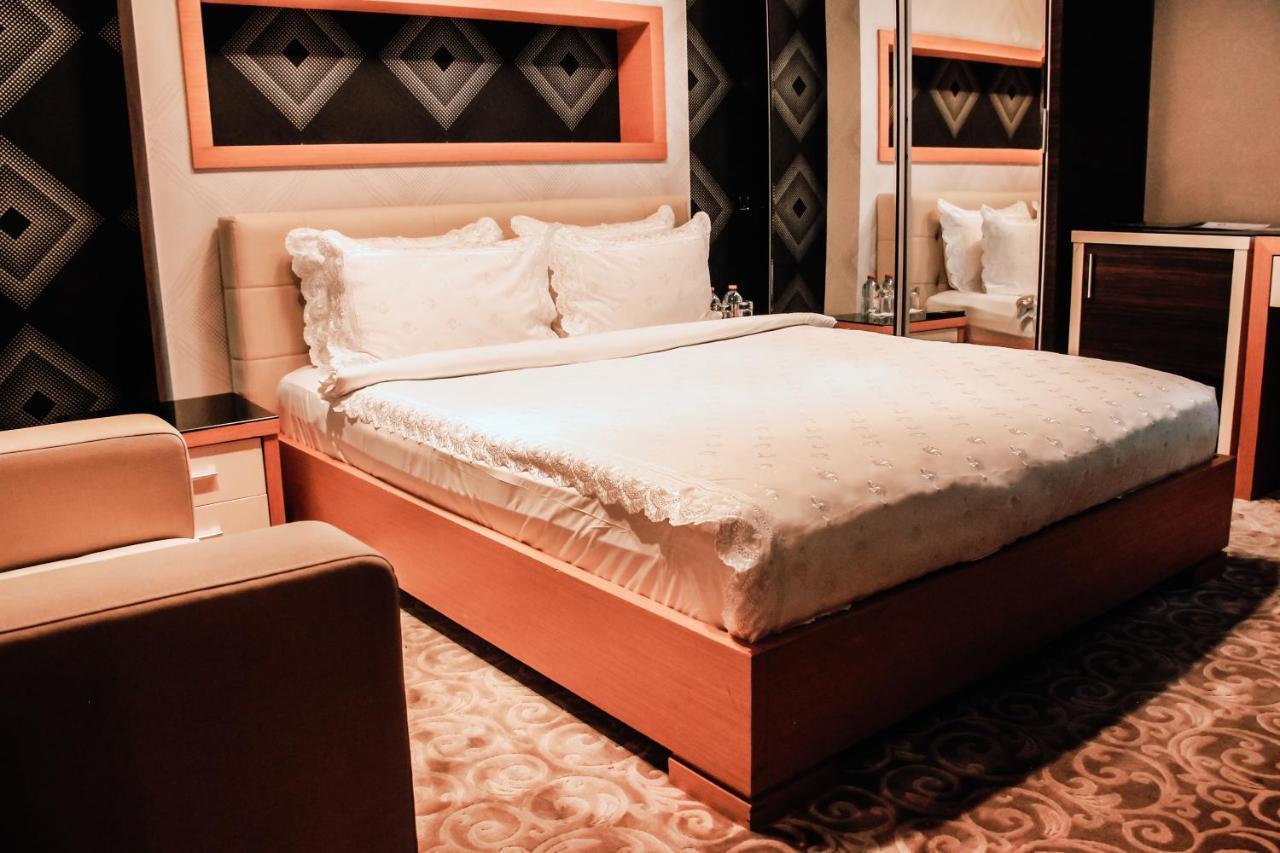 Iron Hotel Hokmeli Luaran gambar