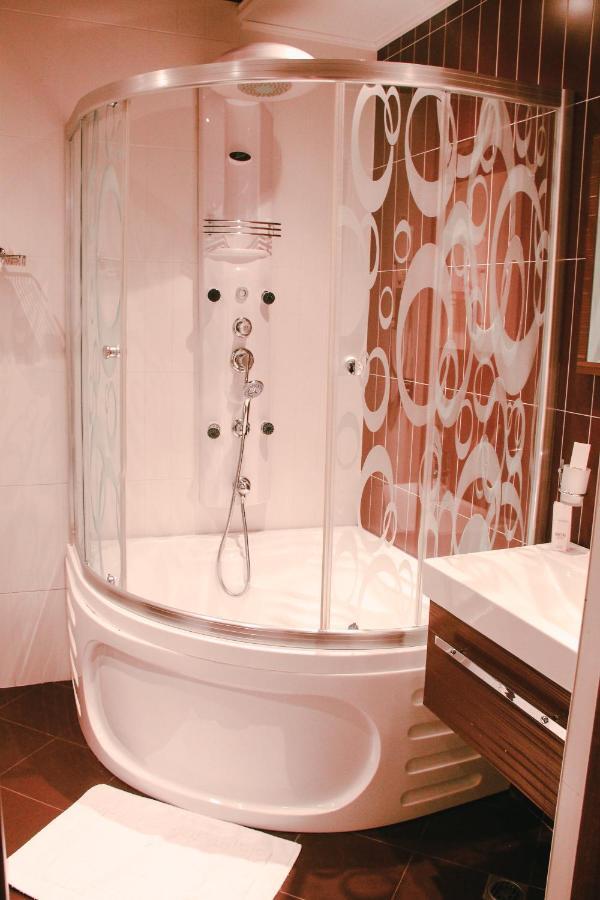 Iron Hotel Hokmeli Luaran gambar