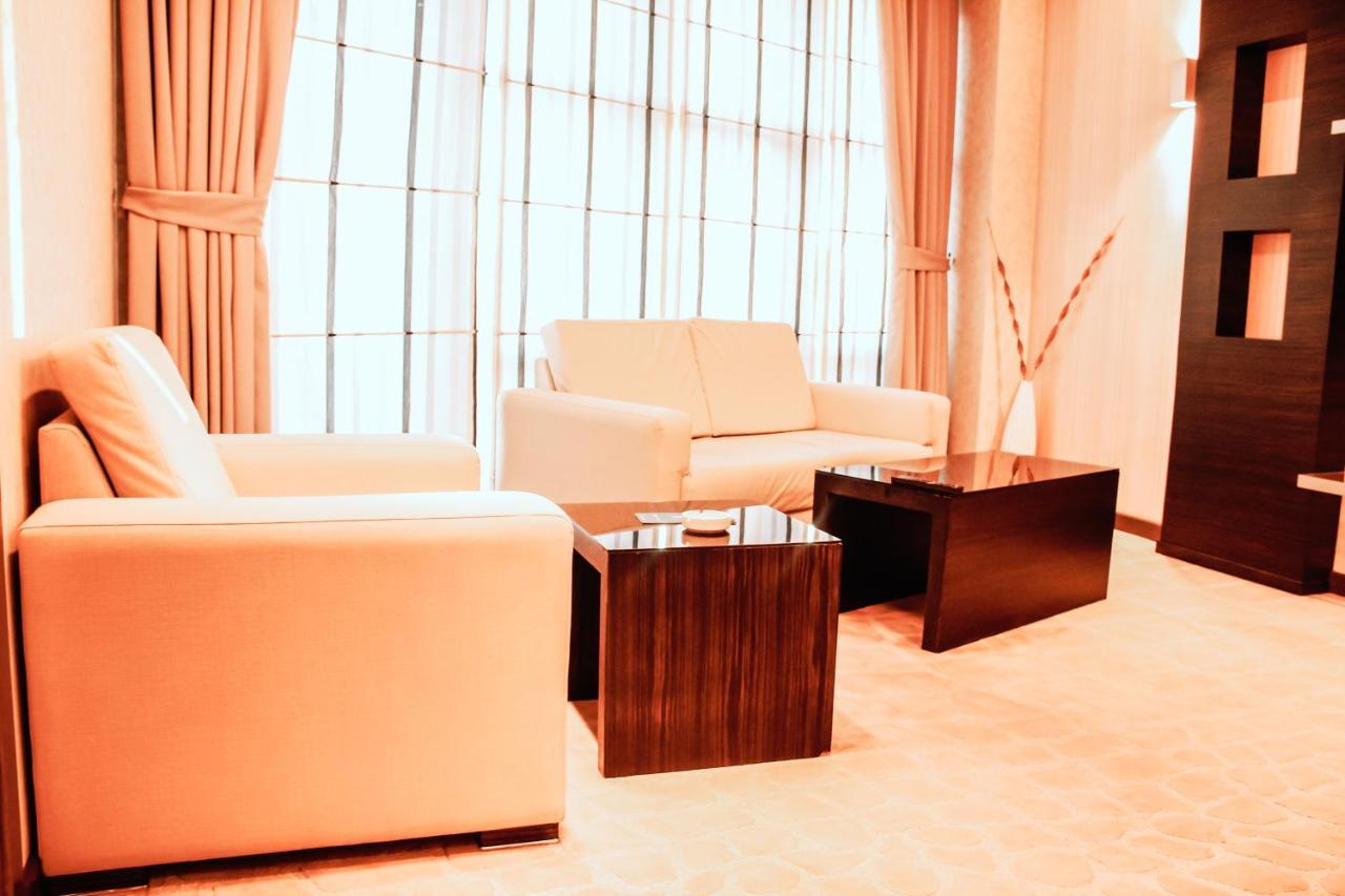 Iron Hotel Hokmeli Luaran gambar