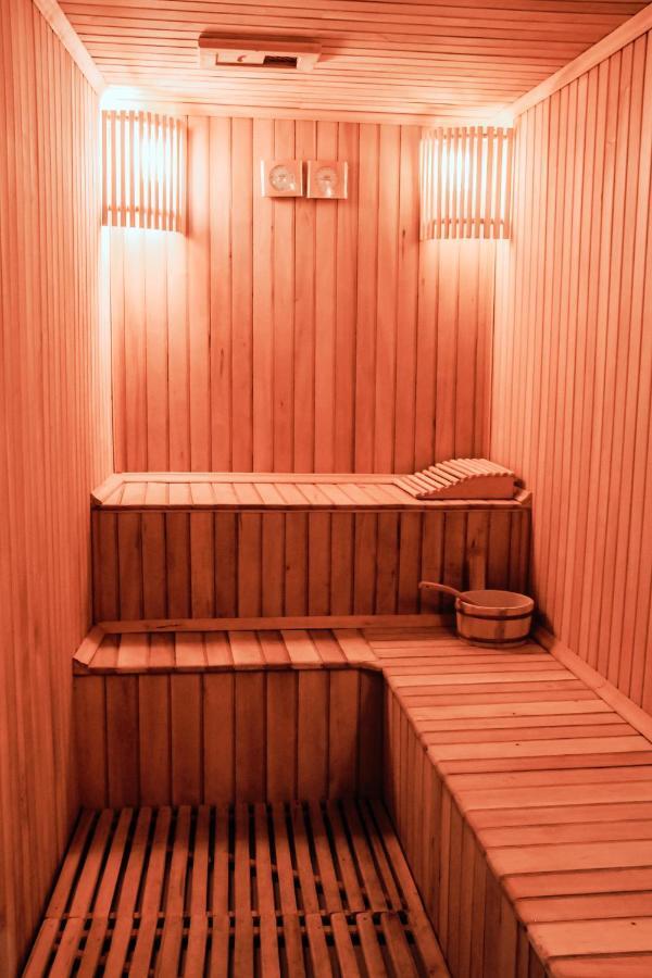 Iron Hotel Hokmeli Luaran gambar