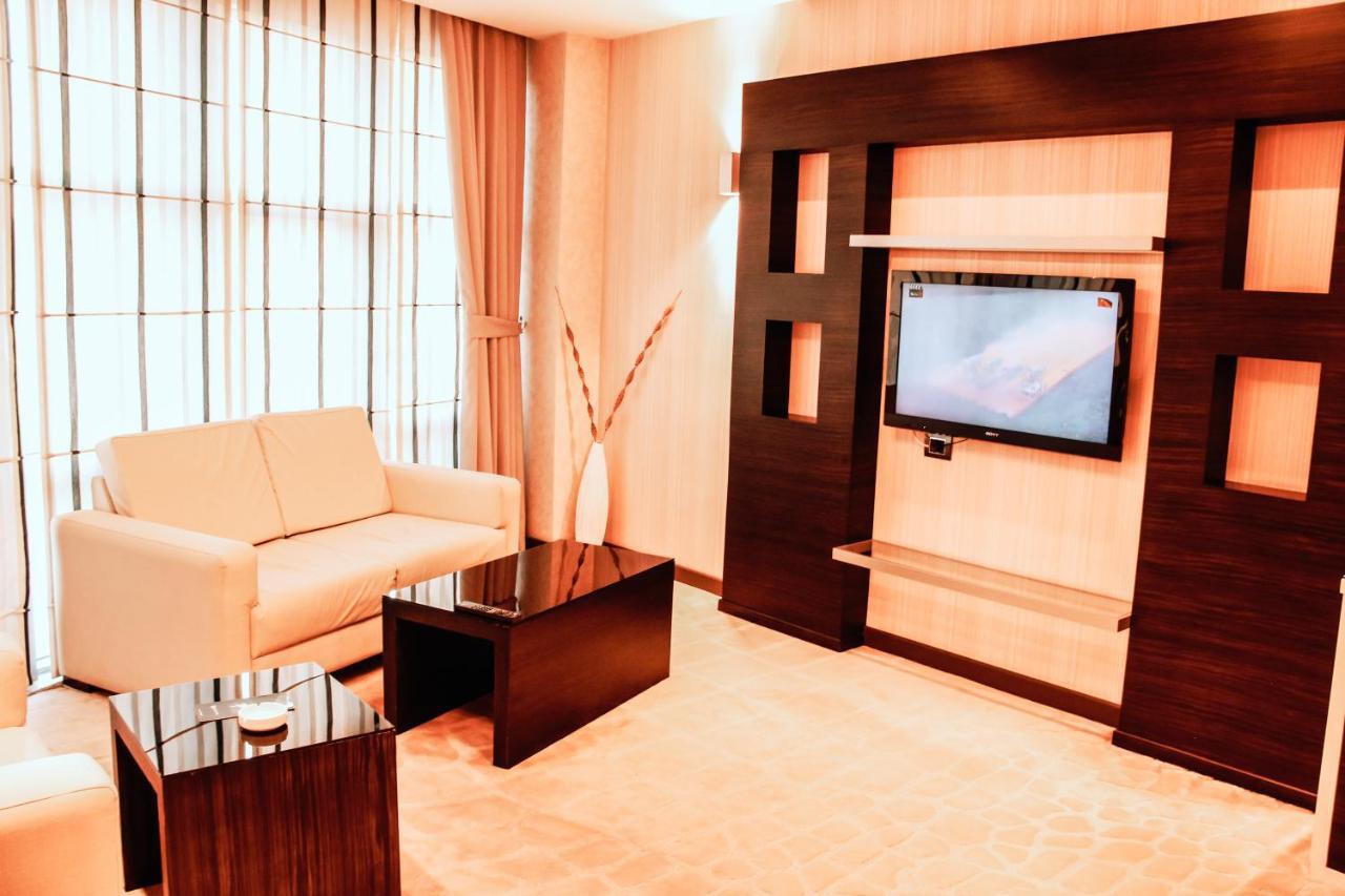 Iron Hotel Hokmeli Luaran gambar